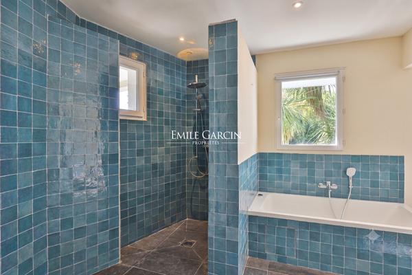 A vendre, maison familiale avec piscine, jardin, studio indépendant et garage à Biarritz