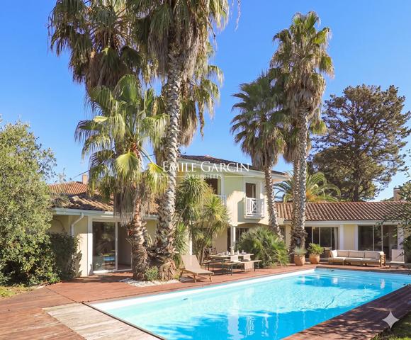 A vendre, maison familiale avec piscine, jardin, studio indépendant et garage à Biarritz