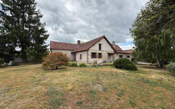 Maison à vendre    6 pièces •  Bruyères-et-Montbérault