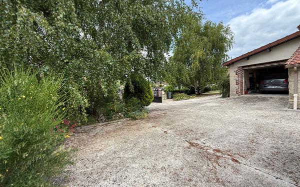 Maison à vendre    6 pièces •  Bruyères-et-Montbérault