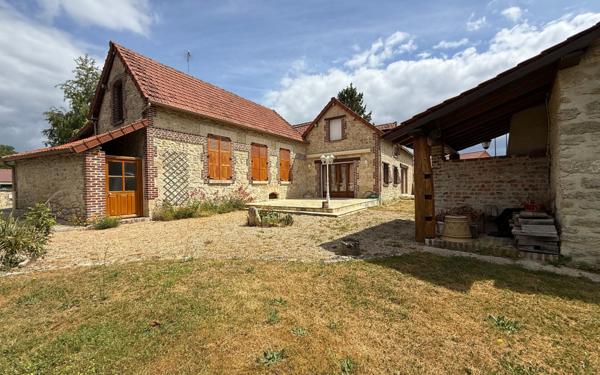 Maison à vendre    6 pièces •  Bruyères-et-Montbérault