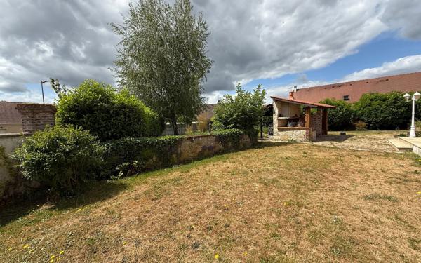 Maison à vendre    6 pièces •  Bruyères-et-Montbérault