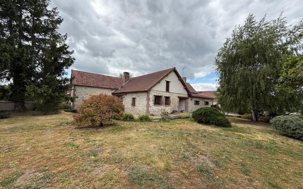 Maison à vendre    6 pièces •  Bruyères-et-Montbérault