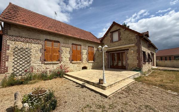 Maison à vendre    6 pièces •  Bruyères-et-Montbérault