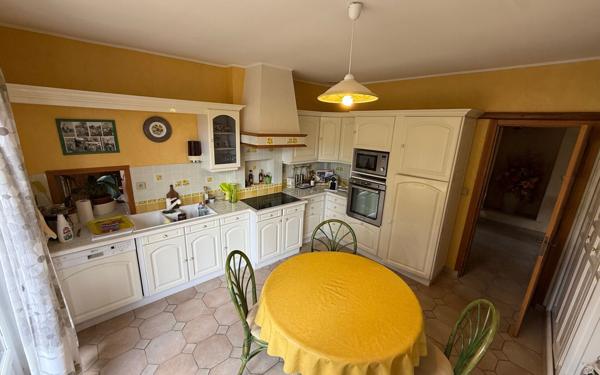 Maison à vendre    6 pièces •  Bruyères-et-Montbérault