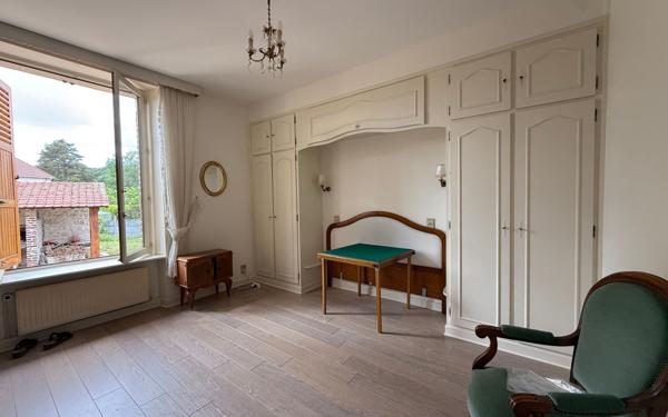 Maison à vendre    6 pièces •  Bruyères-et-Montbérault