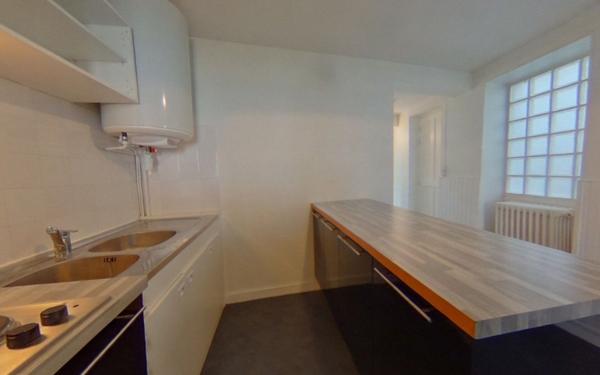 Immeuble à vendre    9 pièces •  Thurins