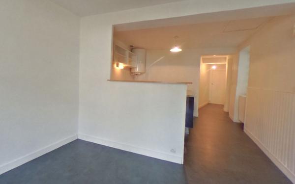 Immeuble à vendre    9 pièces •  Thurins