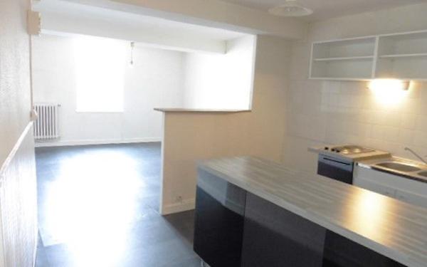 Immeuble à vendre    9 pièces •  Thurins