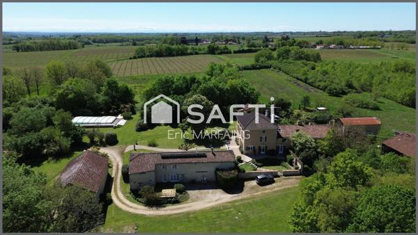 Maison de maître avec gîte et piscine dans grand parc