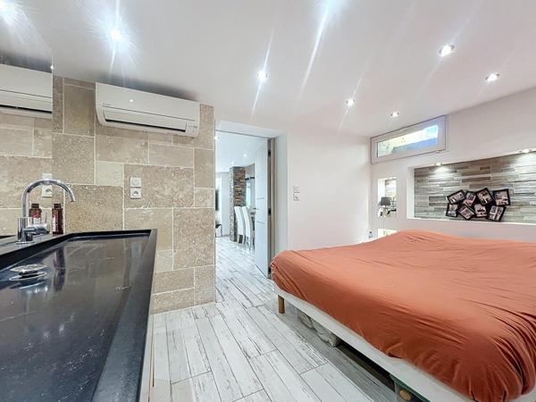 Grasse Maison de Ville : 4 pièces avec 2 stationnements.