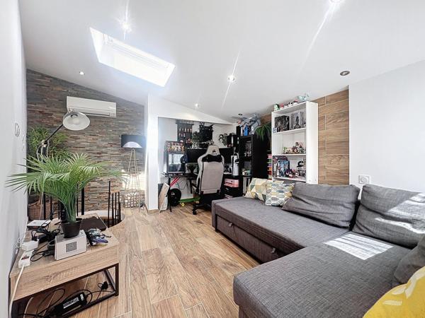 Grasse Maison de Ville : 4 pièces avec 2 stationnements.