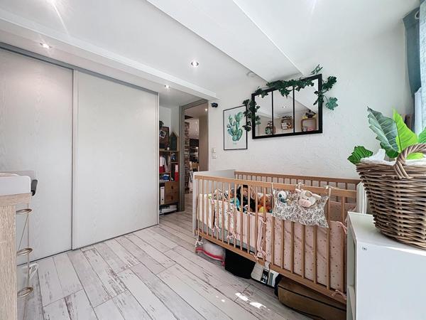 Grasse Maison de Ville : 4 pièces avec 2 stationnements.