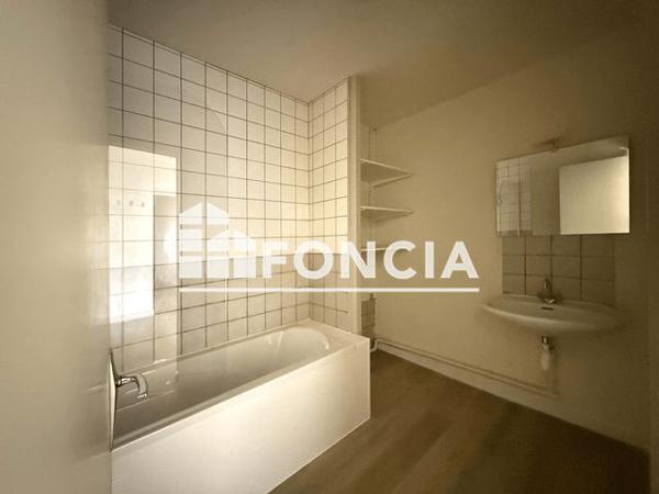 Location Appartement 3 pièces 81.09 m² - 3E ETAGE - DROITE Niort 79000