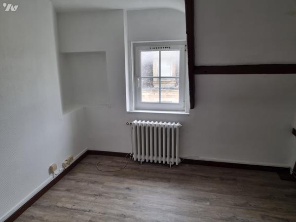 Appartement duplex à rénover proche de la mer et des commerces.