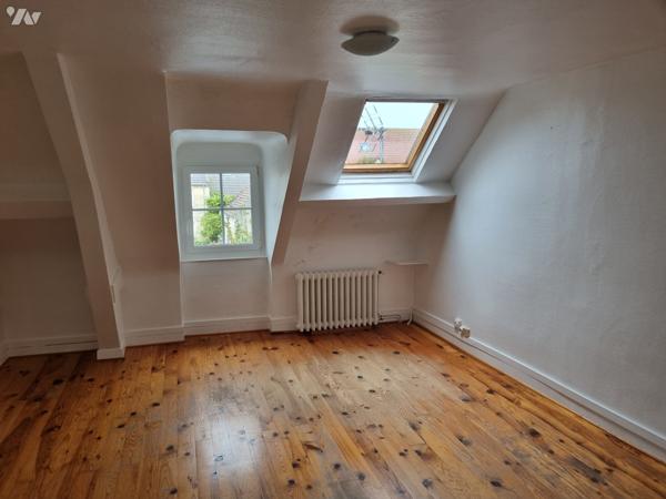 Appartement duplex à rénover proche de la mer et des commerces.