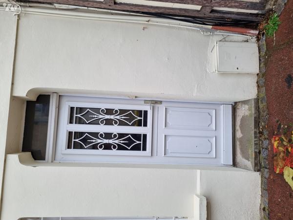 Appartement duplex à rénover proche de la mer et des commerces.