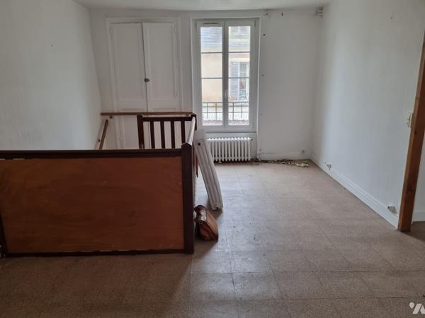 Appartement duplex à rénover proche de la mer et des commerces.