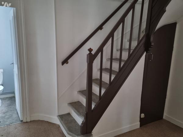 Appartement duplex à rénover proche de la mer et des commerces.