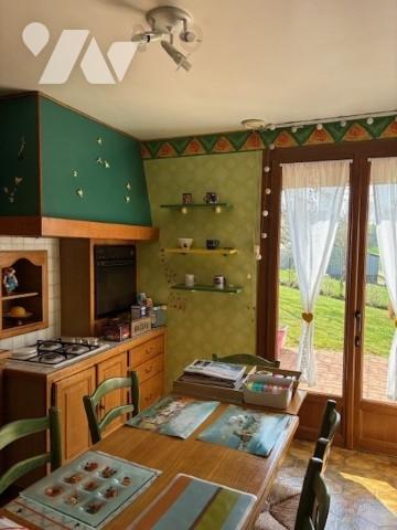 Charmante maison de campagne avec piscine creusée et terrain d'agrément.