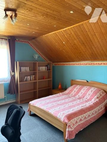 Charmante maison de campagne avec piscine creusée et terrain d'agrément.