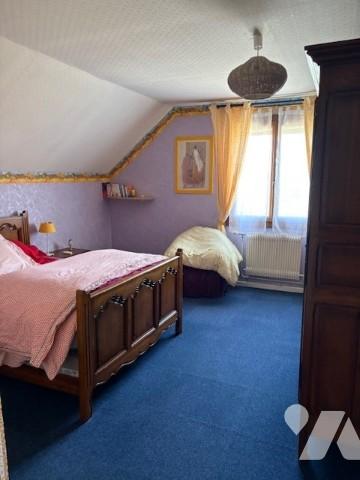 Charmante maison de campagne avec piscine creusée et terrain d'agrément.