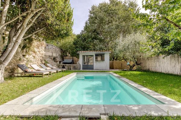 Maison de ville de 161 m² en plein centre de Manosque avec garage , parking privée jardin et piscine
