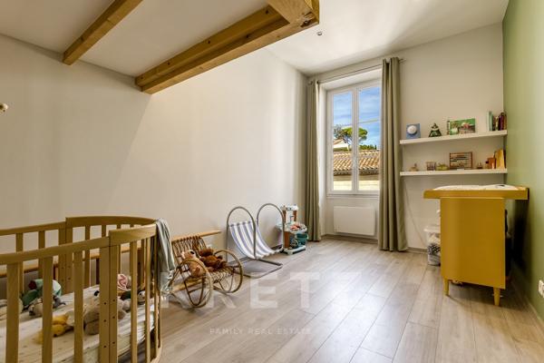 Maison de ville de 161 m² en plein centre de Manosque avec garage , parking privée jardin et piscine