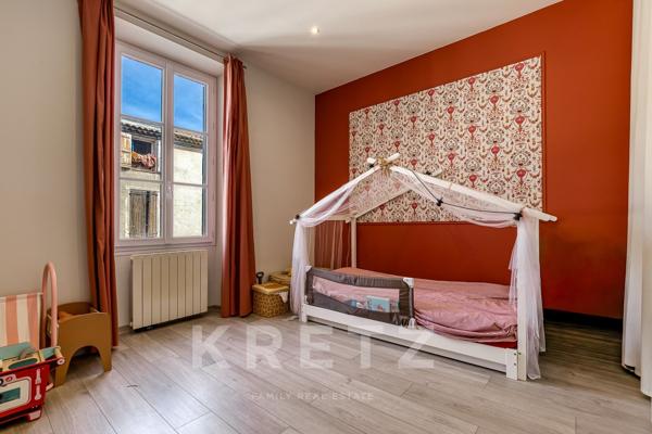Maison de ville de 161 m² en plein centre de Manosque avec garage , parking privée jardin et piscine