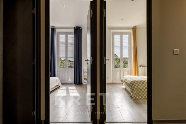 Maison de ville de 161 m² en plein centre de Manosque avec garage , parking privée jardin et piscine