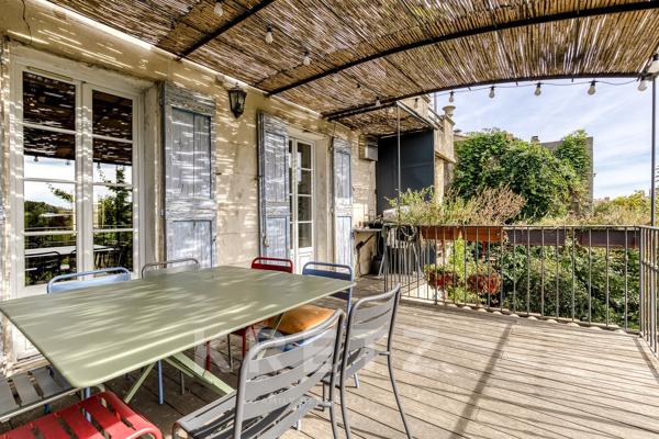 Maison de ville de 161 m² en plein centre de Manosque avec garage , parking privée jardin et piscine