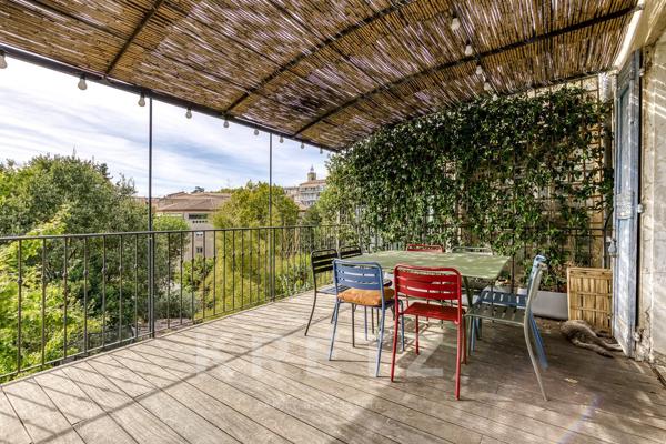 Maison de ville de 161 m² en plein centre de Manosque avec garage , parking privée jardin et piscine