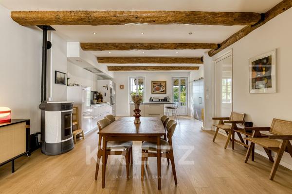 Maison de ville de 161 m² en plein centre de Manosque avec garage , parking privée jardin et piscine