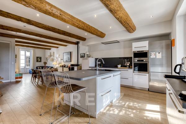 Maison de ville de 161 m² en plein centre de Manosque avec garage , parking privée jardin et piscine