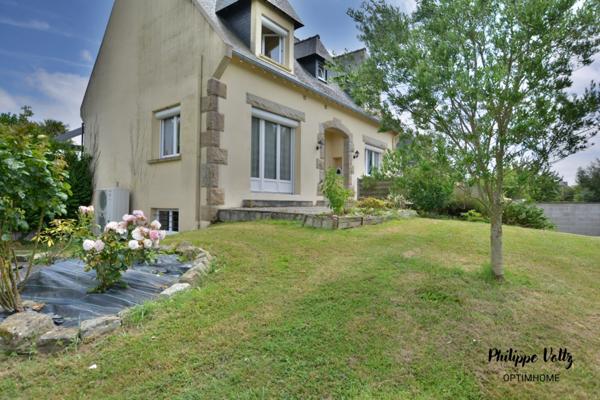 Maison individuelle rénovée avec grand hangar