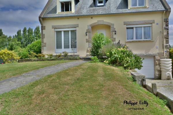 Maison individuelle rénovée avec grand hangar