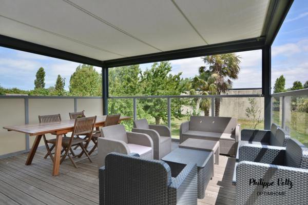 Maison individuelle rénovée avec grand hangar