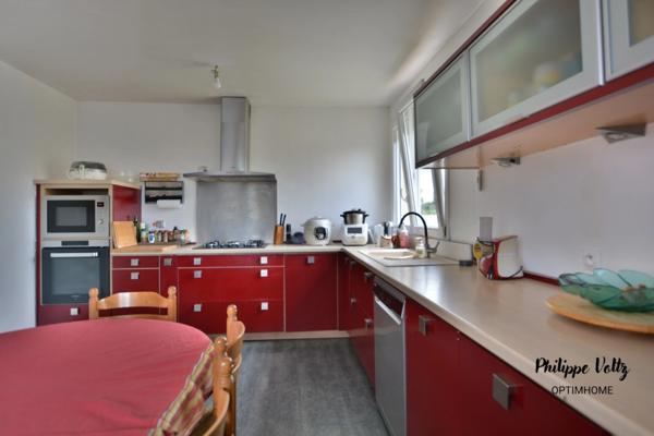 Maison individuelle rénovée avec grand hangar