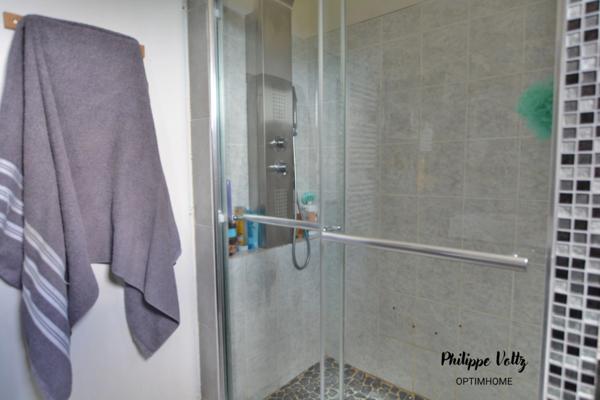 Maison individuelle rénovée avec grand hangar