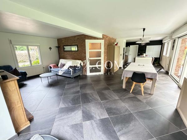 Maison
                                                                                                                                                                                                                                                                                                                        7 pièce(s)                                                                                                                                                                                                          4 chambre(s)                                                                                                                                                                                                          136  m²