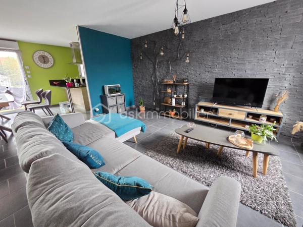 Magnifique Pavillon de plain-pied de 102 m² à Gimouille

Situé dans un joli coin de campagne, à 10 minutes des commerces, des écoles et des commodités de Nevers, nous vous présentons ce magnifique pavillon de plain-pied de 102 m² habitables, implanté sur un terrain de 1 100 m². Il propose 4 pièces dont 3 chambres, réparties comme suit : une entrée, un salon, un séjour, une cuisine, un cellier, un dégagement, un bureau, trois chambres, une salle d’eau et un wc indépendant.

L'entrée dispose d'un placard penderie pour le côté pratique, entrée sur une grande pièce de vie de 49 m², qui dispose d'un espace salon , d'un séjour dont la porte fenêtre donne sur une belle terrasse. La  pièce de vie se complète d'une cuisine ouverte, aménagée et équipée. De la cuisine, cette maison propose un cellier qui donne sur le garage de 15m².
Du salon , un dégagement de couloir dessert un bureau de 8m², une salle d’eau avec douche à l’italienne, un wc indépendant ainsi que trois chambres de 12 m², 10 m² et 10 m², toutes avec placards dressing.

Ce pavillon dispose d’huisseries en PVC double vitrage avec volets en PVC, d’une baie vitrée en aluminium double vitrage avec volet roulant motorisé, Il propose une pompe à chaleur Air / Air (climatisations réversibles),  complété par un chauffage électrique à inertie sèche, ainsi qu'un ballon production production d’eau chaude. Ce pavillon bénéficie d’un diagnostic de performance énergétique en classe C donc économique et d’une émission de gaz à effet de serre en classe A donc peu polluante. 
Les sols de cette maison sont en carrelage, sauf pour le bureau et les chambres qui sont en parquet. 
Sa toiture est en tuiles mécaniques en terre cuite. 
Côté assainissement, le pavillon est équipé d’une fosse septique.
Côté internet, il bénéficie de la fibre.
Côté extérieur, profitez d’un garage de 15 m², d’un abri, d’une terrasse en bois avec store banne , ainsi que d’un terrain de 1 100 m² arboré, entretenu et entièrement clos avec portail motorisé. 

Les plus de ce pavillon : sa situation en pleine campagne, à 10 minutes des commerces, des écoles et des commodités de Nevers, son terrain de 1 100 m², sa belle pièce de vie de 49 m², ses 3 chambres avec dressing, son garage de 15 m², ainsi que sa terrasse en bois avec store banne.

Des photos supplémentaires sont disponibles sur BSK IMMOBILIER, rubrique Nos conseillers, Olivier FRESLON.
Pour tout renseignement complémentaire ou pour une visite, contactez moi au 07 62 78 13 13 .

Un pavillon de plain-pied au calme de la campagne, à découvrir sans tarder : ne passez pas à côté de ce magnifique coup de coeur à Gimouille !