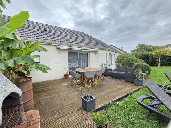 Magnifique Pavillon de plain-pied de 102 m² à Gimouille

Situé dans un joli coin de campagne, à 10 minutes des commerces, des écoles et des commodités de Nevers, nous vous présentons ce magnifique pavillon de plain-pied de 102 m² habitables, implanté sur un terrain de 1 100 m². Il propose 4 pièces dont 3 chambres, réparties comme suit : une entrée, un salon, un séjour, une cuisine, un cellier, un dégagement, un bureau, trois chambres, une salle d’eau et un wc indépendant.

L'entrée dispose d'un placard penderie pour le côté pratique, entrée sur une grande pièce de vie de 49 m², qui dispose d'un espace salon , d'un séjour dont la porte fenêtre donne sur une belle terrasse. La  pièce de vie se complète d'une cuisine ouverte, aménagée et équipée. De la cuisine, cette maison propose un cellier qui donne sur le garage de 15m².
Du salon , un dégagement de couloir dessert un bureau de 8m², une salle d’eau avec douche à l’italienne, un wc indépendant ainsi que trois chambres de 12 m², 10 m² et 10 m², toutes avec placards dressing.

Ce pavillon dispose d’huisseries en PVC double vitrage avec volets en PVC, d’une baie vitrée en aluminium double vitrage avec volet roulant motorisé, Il propose une pompe à chaleur Air / Air (climatisations réversibles),  complété par un chauffage électrique à inertie sèche, ainsi qu'un ballon production production d’eau chaude. Ce pavillon bénéficie d’un diagnostic de performance énergétique en classe C donc économique et d’une émission de gaz à effet de serre en classe A donc peu polluante. 
Les sols de cette maison sont en carrelage, sauf pour le bureau et les chambres qui sont en parquet. 
Sa toiture est en tuiles mécaniques en terre cuite. 
Côté assainissement, le pavillon est équipé d’une fosse septique.
Côté internet, il bénéficie de la fibre.
Côté extérieur, profitez d’un garage de 15 m², d’un abri, d’une terrasse en bois avec store banne , ainsi que d’un terrain de 1 100 m² arboré, entretenu et entièrement clos avec portail motorisé. 

Les plus de ce pavillon : sa situation en pleine campagne, à 10 minutes des commerces, des écoles et des commodités de Nevers, son terrain de 1 100 m², sa belle pièce de vie de 49 m², ses 3 chambres avec dressing, son garage de 15 m², ainsi que sa terrasse en bois avec store banne.

Des photos supplémentaires sont disponibles sur BSK IMMOBILIER, rubrique Nos conseillers, Olivier FRESLON.
Pour tout renseignement complémentaire ou pour une visite, contactez moi au 07 62 78 13 13 .

Un pavillon de plain-pied au calme de la campagne, à découvrir sans tarder : ne passez pas à côté de ce magnifique coup de coeur à Gimouille !