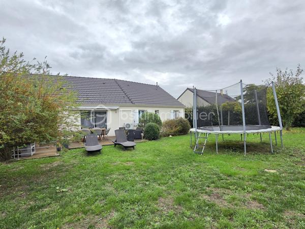 Magnifique Pavillon de plain-pied de 102 m² à Gimouille

Situé dans un joli coin de campagne, à 10 minutes des commerces, des écoles et des commodités de Nevers, nous vous présentons ce magnifique pavillon de plain-pied de 102 m² habitables, implanté sur un terrain de 1 100 m². Il propose 4 pièces dont 3 chambres, réparties comme suit : une entrée, un salon, un séjour, une cuisine, un cellier, un dégagement, un bureau, trois chambres, une salle d’eau et un wc indépendant.

L'entrée dispose d'un placard penderie pour le côté pratique, entrée sur une grande pièce de vie de 49 m², qui dispose d'un espace salon , d'un séjour dont la porte fenêtre donne sur une belle terrasse. La  pièce de vie se complète d'une cuisine ouverte, aménagée et équipée. De la cuisine, cette maison propose un cellier qui donne sur le garage de 15m².
Du salon , un dégagement de couloir dessert un bureau de 8m², une salle d’eau avec douche à l’italienne, un wc indépendant ainsi que trois chambres de 12 m², 10 m² et 10 m², toutes avec placards dressing.

Ce pavillon dispose d’huisseries en PVC double vitrage avec volets en PVC, d’une baie vitrée en aluminium double vitrage avec volet roulant motorisé, Il propose une pompe à chaleur Air / Air (climatisations réversibles),  complété par un chauffage électrique à inertie sèche, ainsi qu'un ballon production production d’eau chaude. Ce pavillon bénéficie d’un diagnostic de performance énergétique en classe C donc économique et d’une émission de gaz à effet de serre en classe A donc peu polluante. 
Les sols de cette maison sont en carrelage, sauf pour le bureau et les chambres qui sont en parquet. 
Sa toiture est en tuiles mécaniques en terre cuite. 
Côté assainissement, le pavillon est équipé d’une fosse septique.
Côté internet, il bénéficie de la fibre.
Côté extérieur, profitez d’un garage de 15 m², d’un abri, d’une terrasse en bois avec store banne , ainsi que d’un terrain de 1 100 m² arboré, entretenu et entièrement clos avec portail motorisé. 

Les plus de ce pavillon : sa situation en pleine campagne, à 10 minutes des commerces, des écoles et des commodités de Nevers, son terrain de 1 100 m², sa belle pièce de vie de 49 m², ses 3 chambres avec dressing, son garage de 15 m², ainsi que sa terrasse en bois avec store banne.

Des photos supplémentaires sont disponibles sur BSK IMMOBILIER, rubrique Nos conseillers, Olivier FRESLON.
Pour tout renseignement complémentaire ou pour une visite, contactez moi au 07 62 78 13 13 .

Un pavillon de plain-pied au calme de la campagne, à découvrir sans tarder : ne passez pas à côté de ce magnifique coup de coeur à Gimouille !