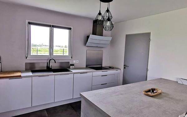 Maison à vendre    4 pièces •  Bayon-sur-Gironde