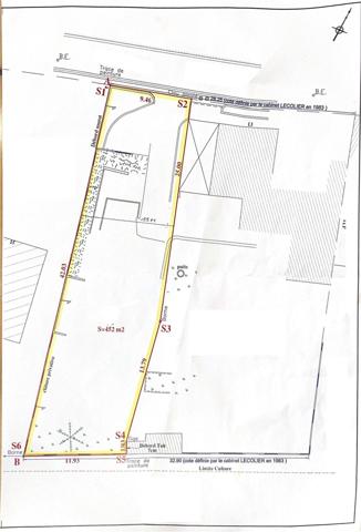 TERRAIN À BÂTIR - NON VIABILISÉ - 452 m² - LIBRE CONSTRUCTEUR