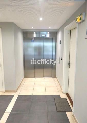 Appartement
         2 pièces
        - 45 m² 369 000 € *