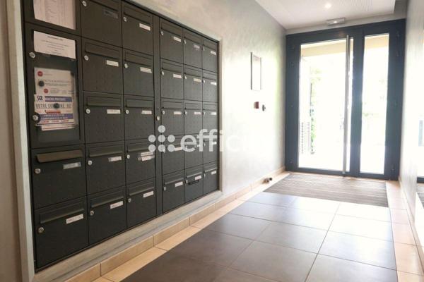 Appartement
         2 pièces
        - 45 m² 369 000 € *