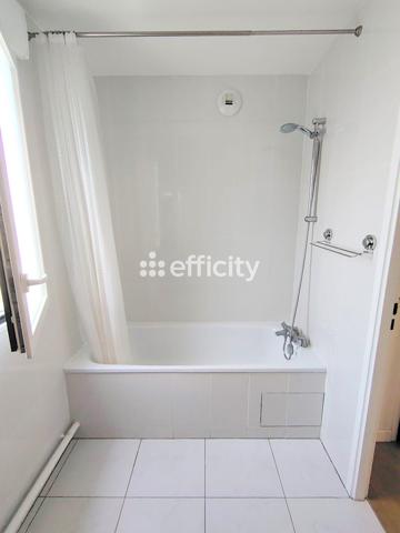 Appartement
         2 pièces
        - 45 m² 369 000 € *