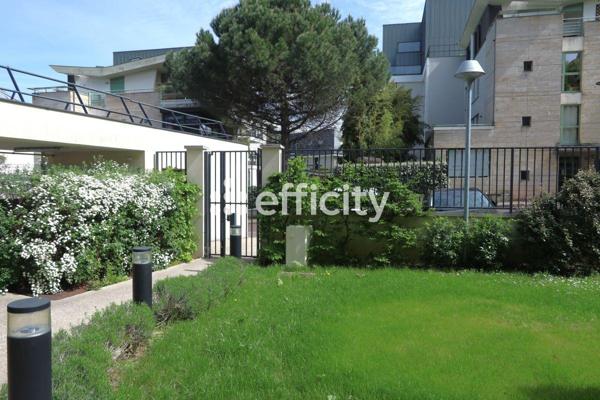 Appartement
         2 pièces
        - 45 m² 369 000 € *