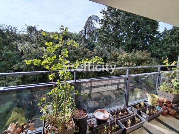 Appartement
         2 pièces
        - 45 m² 369 000 € *
